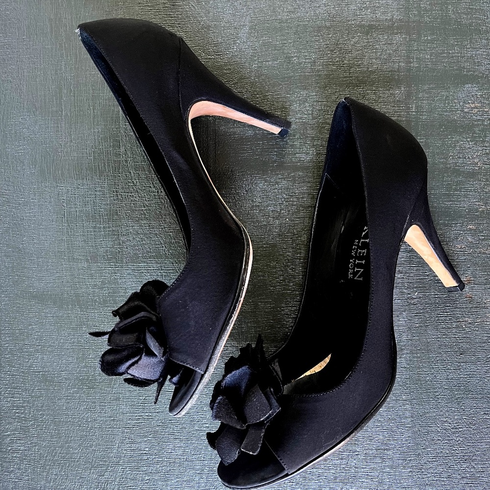 Anne Klein Black Satin peep toe heels